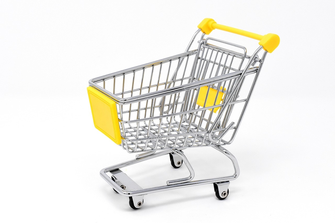 Shopping list with fresh groceries
